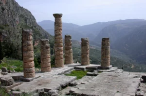 templo of apollo delfi